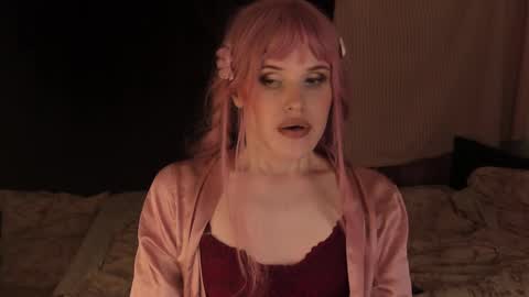 Effie Mur online show from 12.22.24