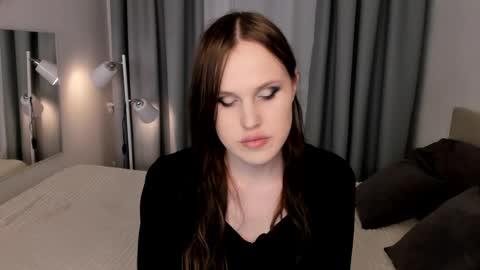 Effie Mur online show from 04.14.26