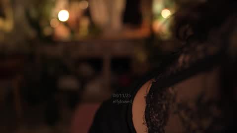 Snapshot of effylowell_ chatting on 11.09.25 Effy online show from 11.09.25