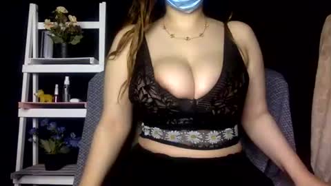 Snapshot of egyptian_mezze chatting on 10.09.25 Soso online show from 10.09.25