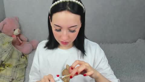 eileenmoores online show from 12.17.25