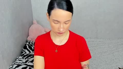 eileenmoores online show from 04.08.26