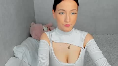 eileenmoores online show from 04.15.26