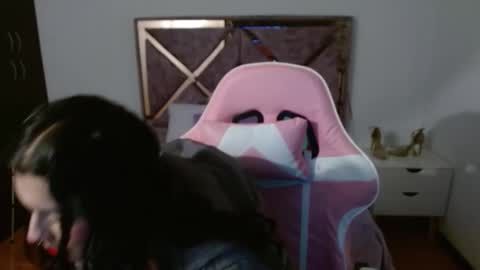 eilynro7 online show from 09.14.25