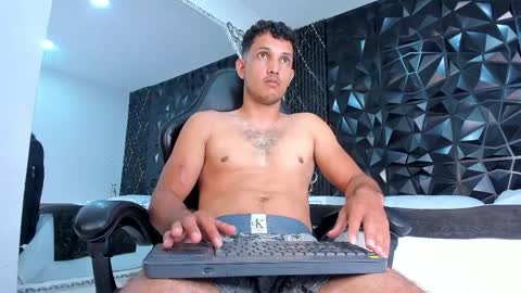 YG COUPLE online show from 04.01.26