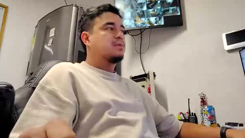 Snapshot of el_sanmiguel chatting on 12.18.25 online show from 12.18.25