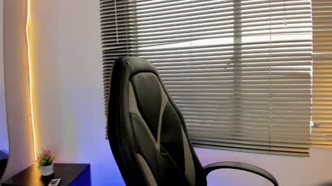 Snapshot of elaia_muller chatting on 12.04.24 Elaia online show from 12.04.24