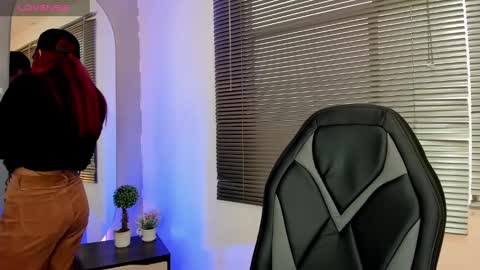 Snapshot of elaia_muller chatting on 02.17.25 Elaia online show from 02.17.25