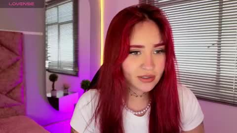 Snapshot of elaia_muller chatting on 03.10.25 Elaia online show from 03.10.25