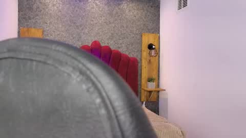 Snapshot of elaia_muller chatting on 11.26.25 Elaia online show from 11.26.25