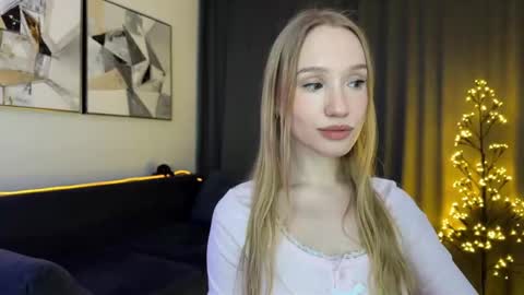 Elaine Lark online show from 02.07.26