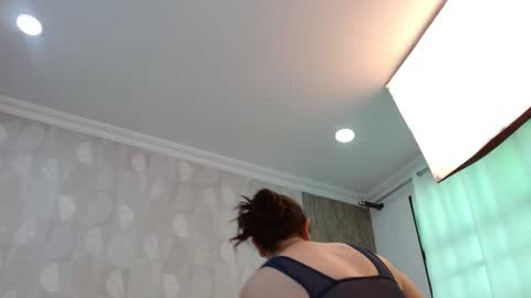 Snapshot of elamurray chatting on 11.12.25 elamurray online show from 11.12.25