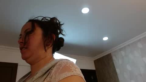 Snapshot of elamurray chatting on 11.14.25 elamurray online show from 11.14.25