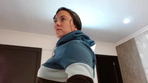 Snapshot of elamurray chatting on 11.20.25 elamurray online show from 11.20.25