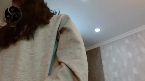 Snapshot of elamurray chatting on 11.21.25 elamurray online show from 11.21.25