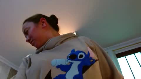 Snapshot of elamurray chatting on 11.25.25 elamurray online show from 11.25.25