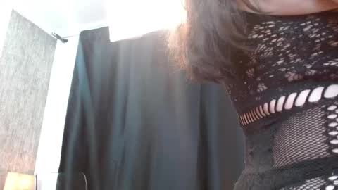 Snapshot of elamurray chatting on 12.18.25 elamurray online show from 12.18.25