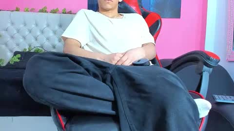 Elan Giralon online show from 11.13.25