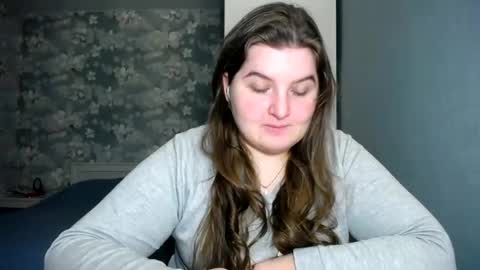 Snapshot of elanis_blair chatting on 12.28.24 Elanis online show from 12.28.24