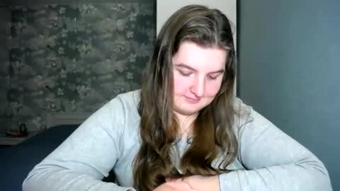 Snapshot of elanis_blair chatting on 12.28.24 Elanis online show from 12.28.24