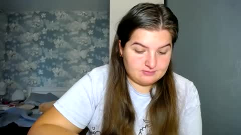 Snapshot of elanis_blair chatting on 10.04.25 Elanis online show from 10.04.25