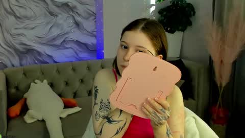 Snapshot of elara_irving chatting on 06.23.26 Elly online show from 06.23.26