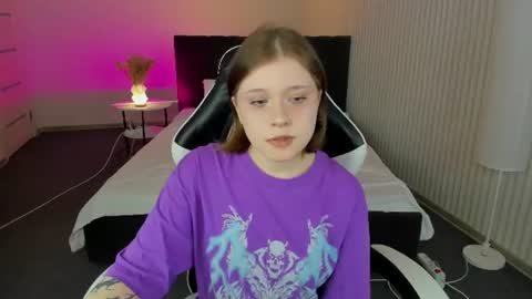 Snapshot of elara_irving chatting on 07.07.26 Elly online show from 07.07.26