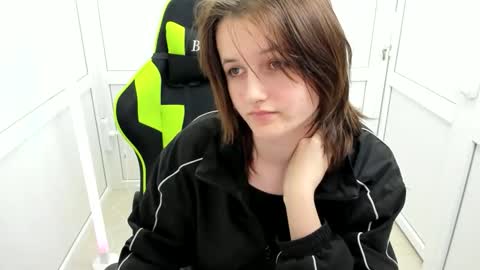 Evie online show from 04.16.26