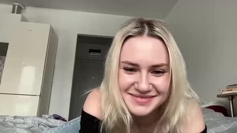 Snapshot of elaraluxxxe chatting on 02.20.25 elaraluxxxe online show from 02.20.25