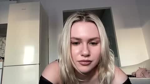 Snapshot of elaraluxxxe chatting on 02.22.25 elaraluxxxe online show from 02.22.25