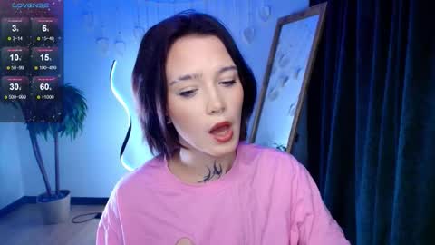 Snapshot of elastikiss chatting on 10.18.25 elastikiss online show from 10.18.25