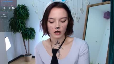 Snapshot of elastikiss chatting on 10.27.25 elastikiss online show from 10.27.25