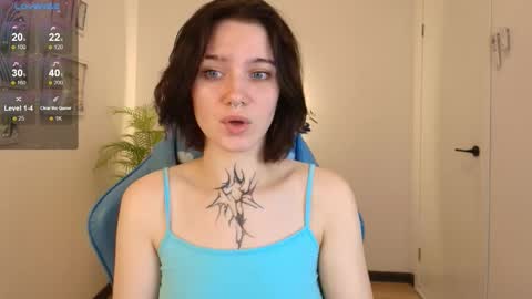 Snapshot of elastikiss chatting on 11.22.25 elastikiss online show from 11.22.25