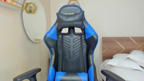 Snapshot of elawalker1 chatting on 10.28.25 Ela online show from 10.28.25