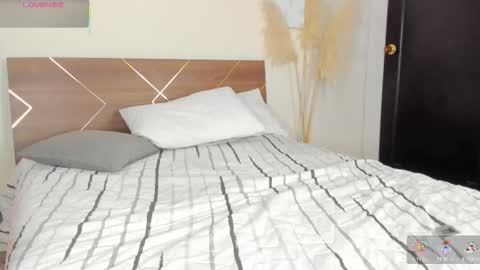 Snapshot of elawalker1 chatting on 11.12.25 Ela online show from 11.12.25