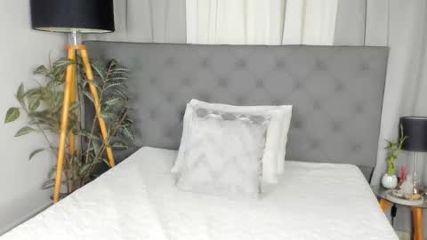 Snapshot of elawalker1 chatting on 11.17.25 Ela online show from 11.17.25