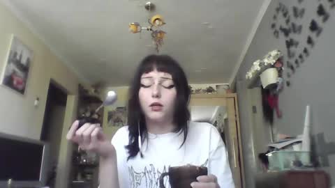 Snapshot of elaynetanton chatting on 05.04.26 Lia online show from 05.04.26