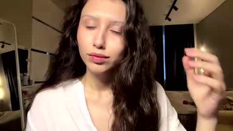 Snapshot of eleanorefrens chatting on 06.11.26 Alice online show from 06.11.26
