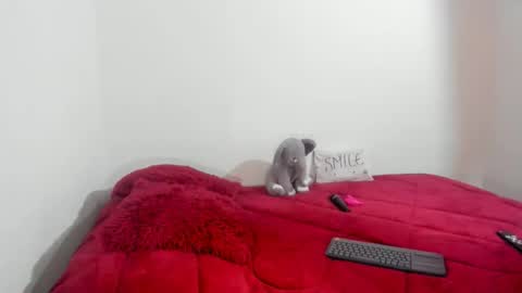 Snapshot of electradevis2 chatting on 12.21.25 Electradevis2 online show from 12.21.25