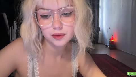 Snapshot of electric_woman chatting on 07.17.26 Aleksa online show from 07.17.26