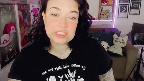 Snapshot of electricsapphire chatting on 10.21.25 Alejandra online show from 10.21.25