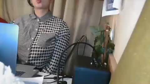 Snapshot of electrocute_me chatting on 12.08.24 Julia Follow me on Onlyfansju grosroberts online show from 12.08.24