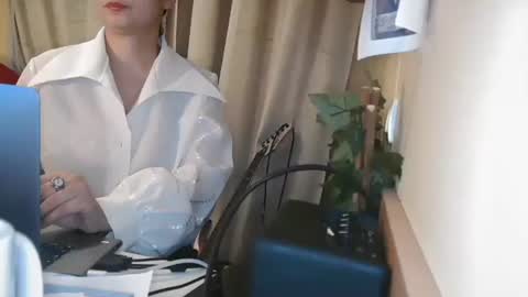 Snapshot of electrocute_me chatting on 12.09.24 Julia Follow me on Onlyfansju grosroberts online show from 12.09.24