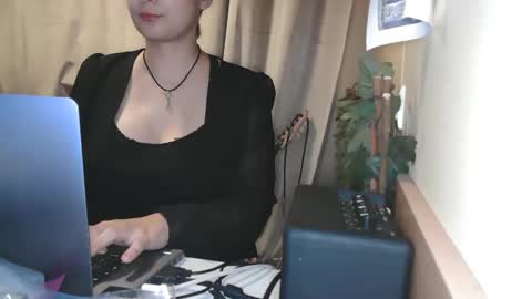 Snapshot of electrocute_me chatting on 12.21.24 Julia Follow me on Onlyfansju grosroberts online show from 12.21.24