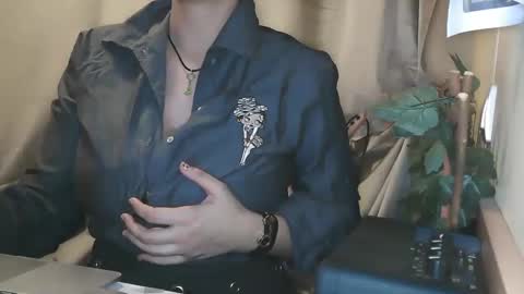 Snapshot of electrocute_me chatting on 01.05.25 Julia Follow me on Onlyfansju grosroberts online show from 01.05.25