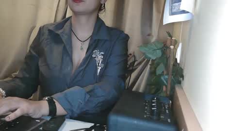 Snapshot of electrocute_me chatting on 01.05.25 Julia Follow me on Onlyfansju grosroberts online show from 01.05.25