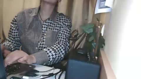 Snapshot of electrocute_me chatting on 01.07.25 Julia Follow me on Onlyfansju grosroberts online show from 01.07.25