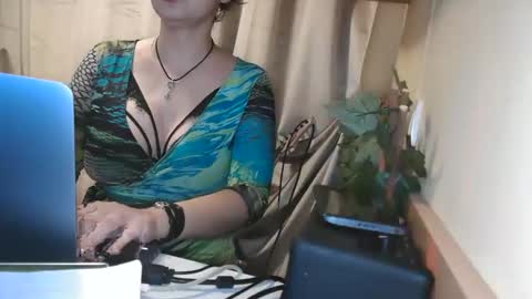 Snapshot of electrocute_me chatting on 01.10.25 Julia Follow me on Onlyfansju grosroberts online show from 01.10.25