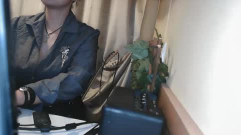 Snapshot of electrocute_me chatting on 01.12.25 Julia Follow me on Onlyfansju grosroberts online show from 01.12.25