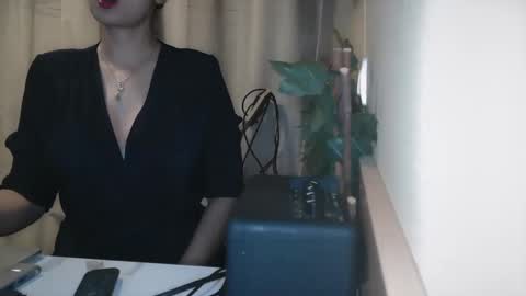 Snapshot of electrocute_me chatting on 02.01.25 Julia Follow me on Onlyfansju grosroberts online show from 02.01.25